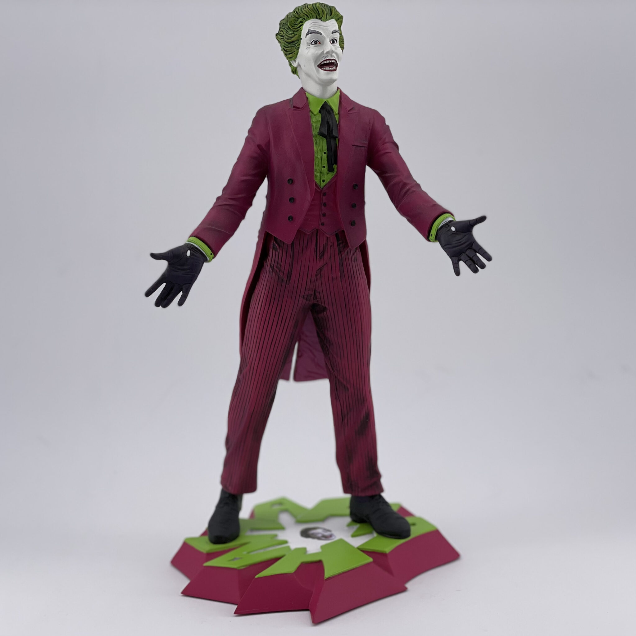 joker resin statue